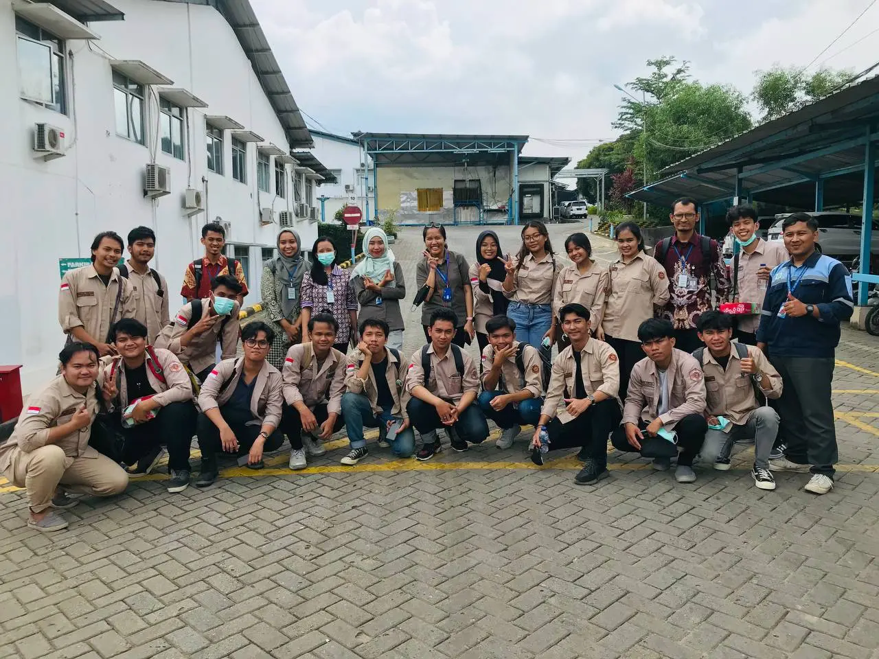 Read more about the article Kunjungan Industri Praktikum Sanitasi dan Penanganan Limbah di PT. Bumi Menara Internusa (BMI) Tanjung Bintang