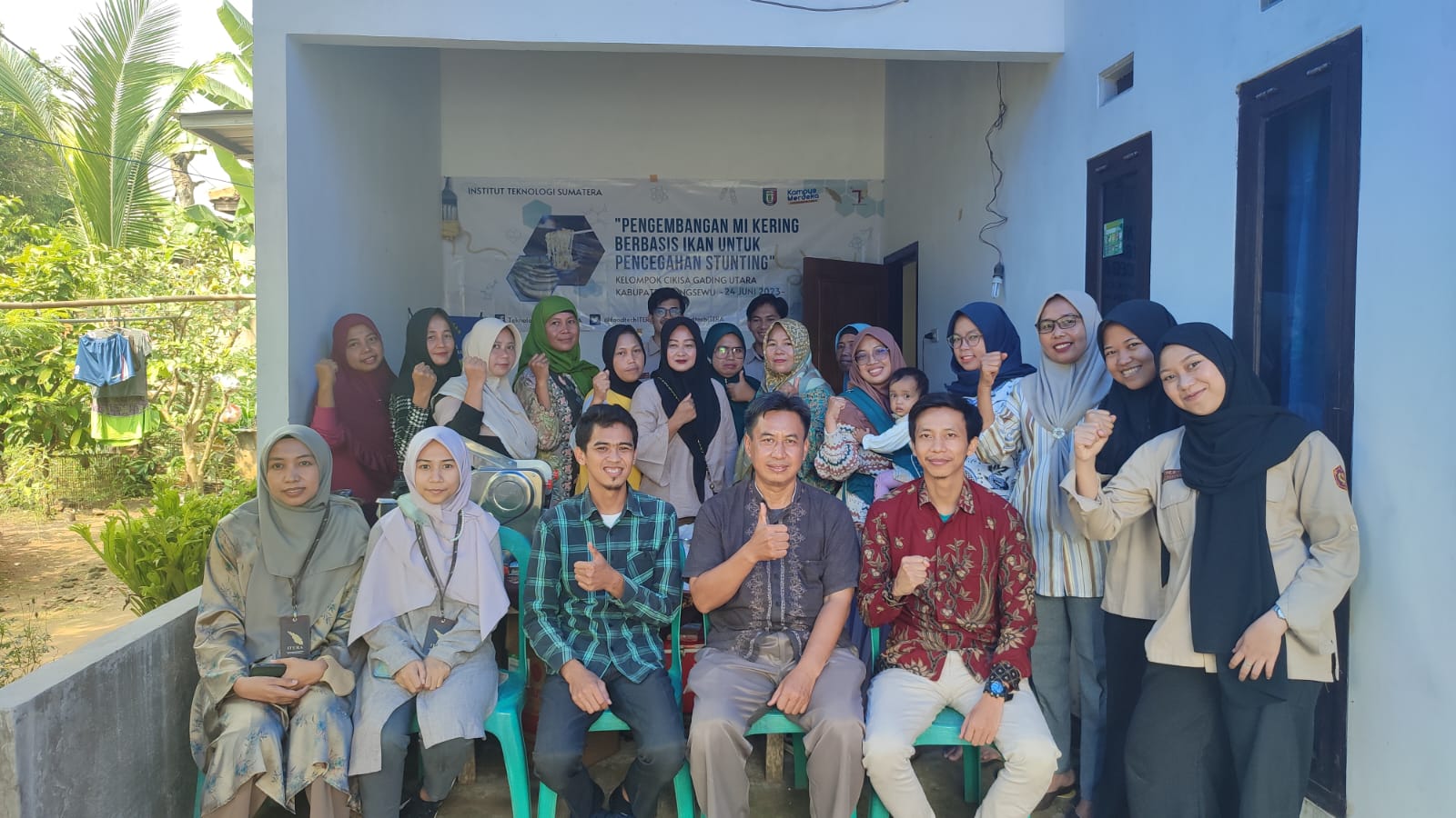 You are currently viewing Dosen dan Mahasiswa ITERA Kembangkan Mi Kering Berbasis Ikan di Pringsewu